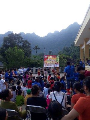 Trung thu cho em - với các em nhỏ xóm Ngọc Sơn, xã Thần Sa, huyện Võ Nhai tỉnh Thái Nguyên