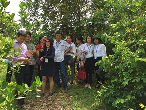 Giáo viên và sinh viên lớp 49 BVTV khoa Nông học tham dự lớp tập huấn về phòng trừ sinh vật hại cây trồng tại Viện Bảo vệ thực vật