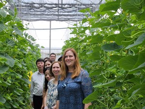 Đoàn Đại sứ quán và Bộ ngoại giao Israel đến thăm mô hình hệ thống tưới ứng dụng công nghệ Israel tại Khoa Nông học